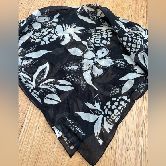 YSL scarf - Picture 3 of 4